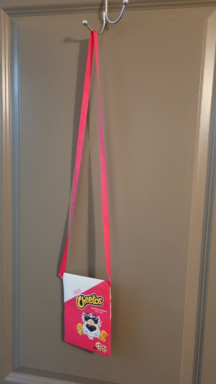 Cheetos Kalakatos Dulces Promo Crossbody Pouch Bag Pink Strap Chester